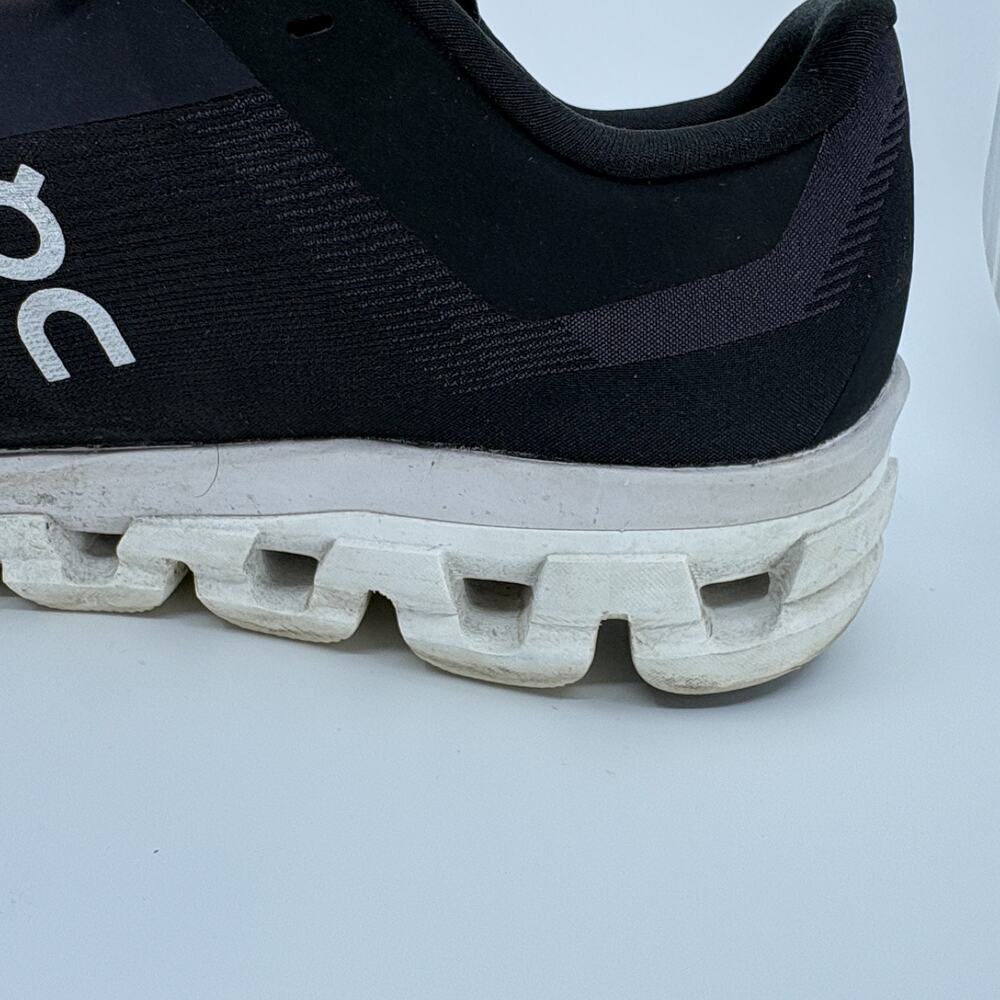 On Cloud Men Running Shoes Black White Swiss Engineering Sneakers US 11 Used - Picture 12 of 16
